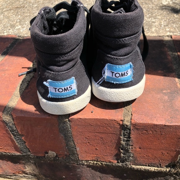 Little boys size 12C TOMS high tops - Picture 3 of 3